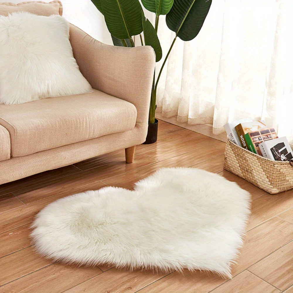 Jessamy Heart Shaped Plush Rug – White