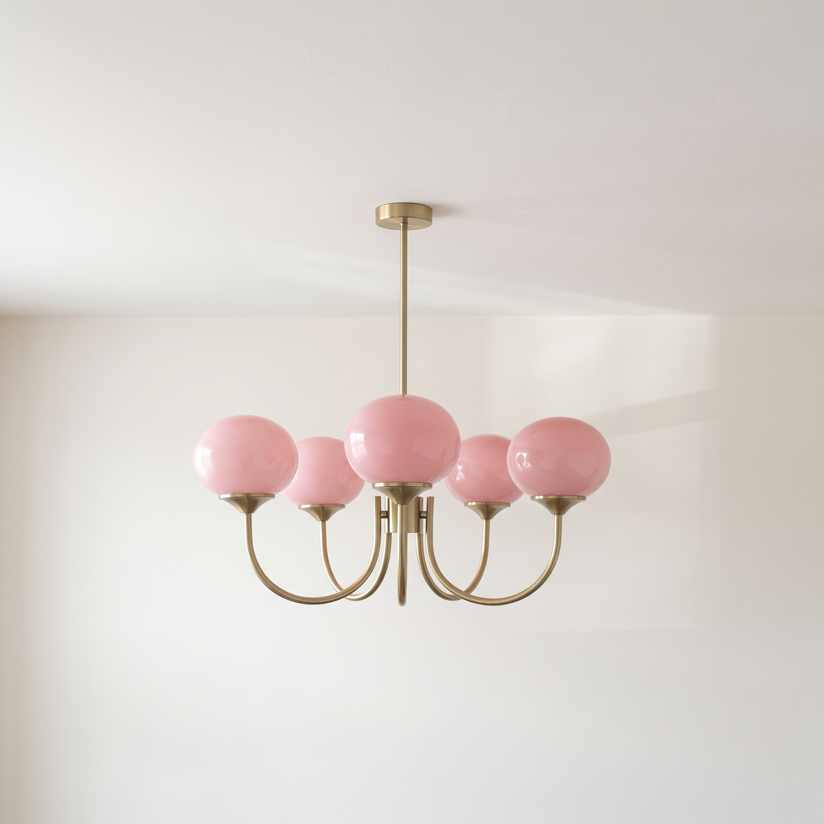 Margaux 5-light chandelier, brass and pink