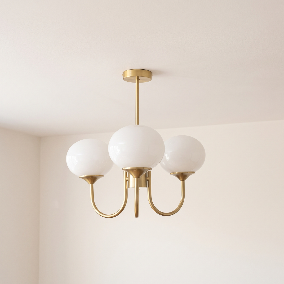 Margaux 3-light chandelier, brass and white
