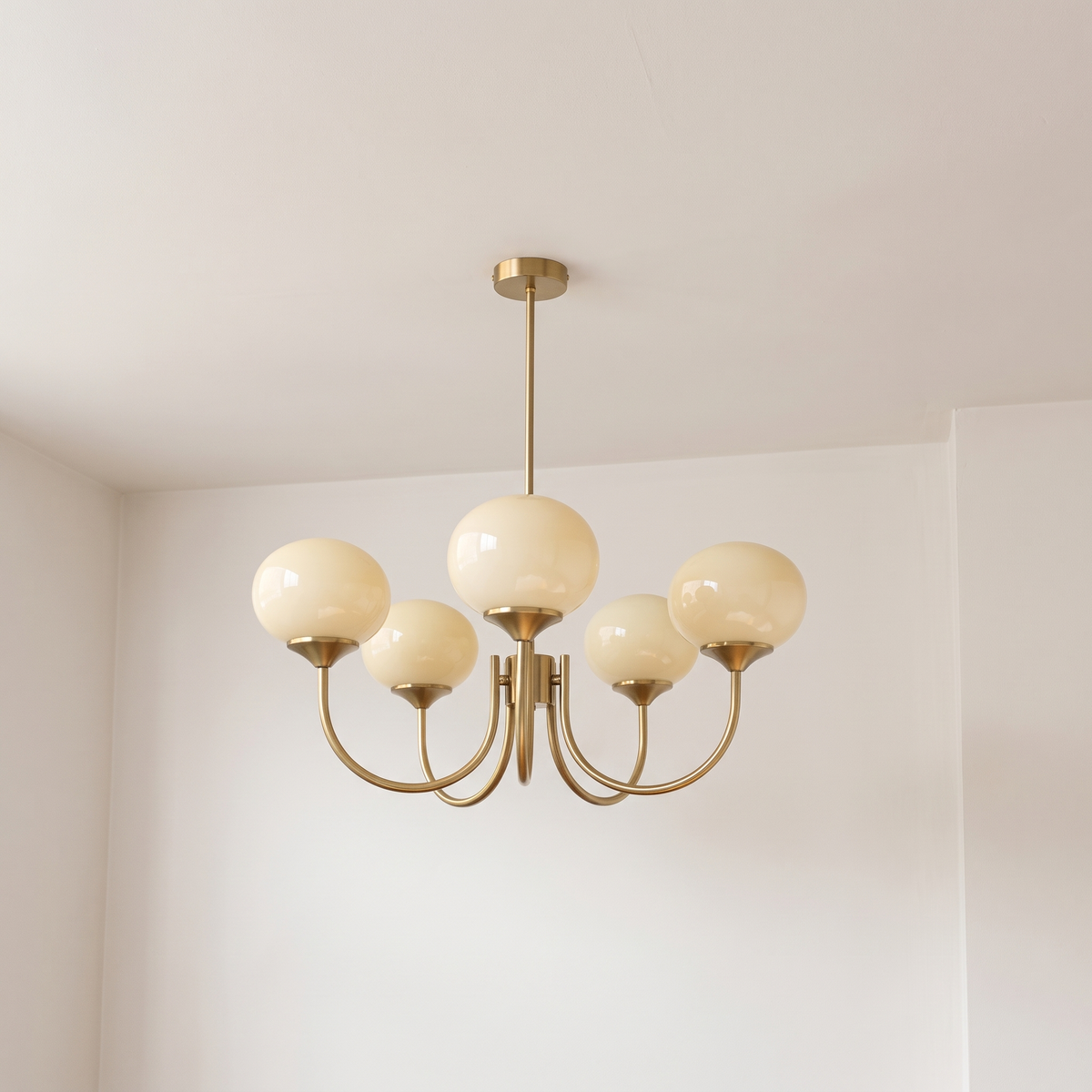 Margaux 5-light chandelier, brass and cream