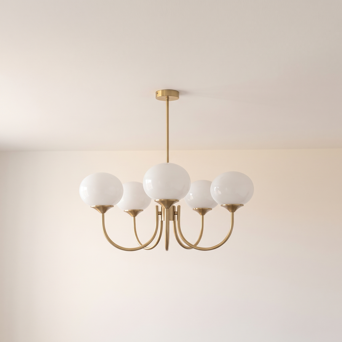 Margaux 5-light chandelier, brass and white