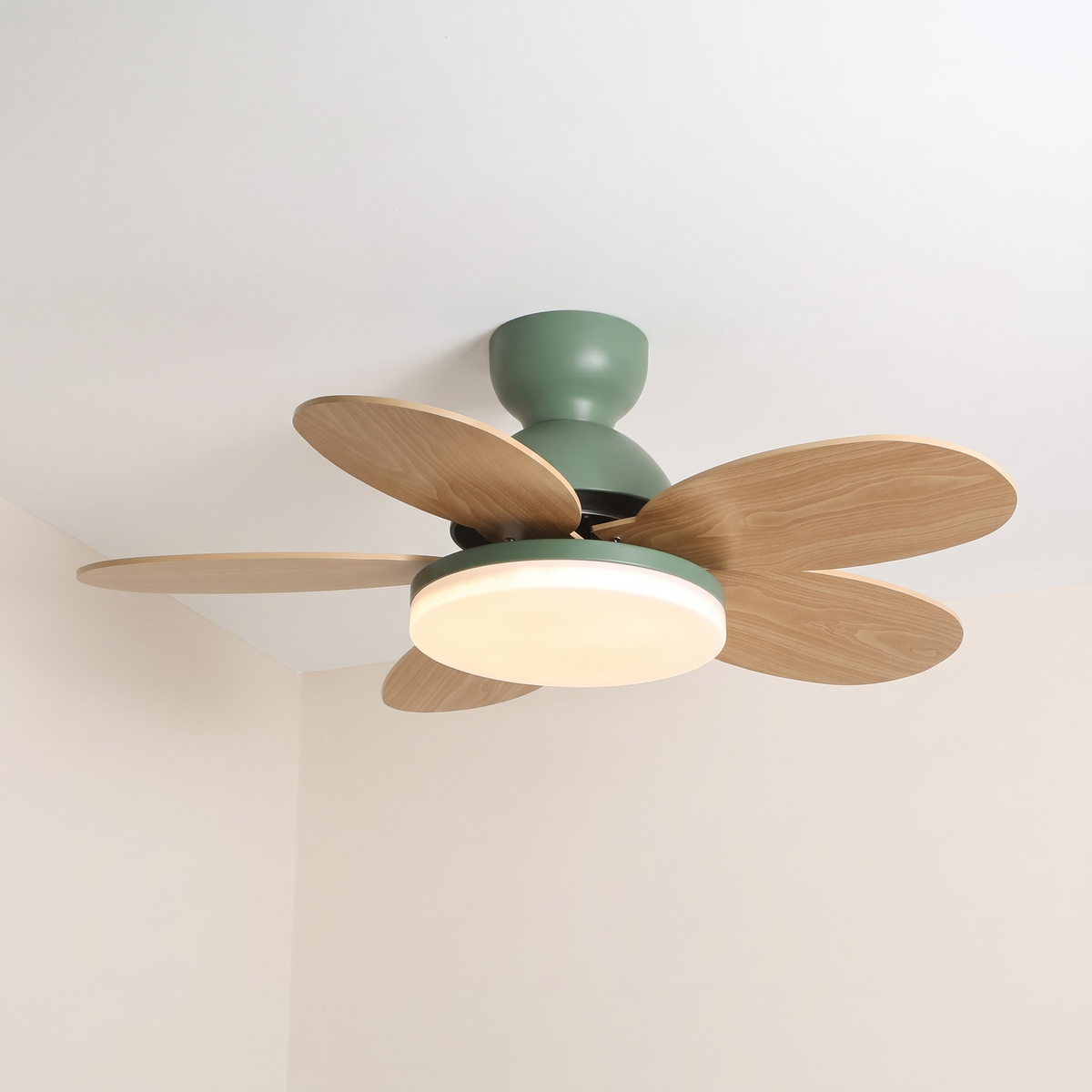 Flora ceiling fan light, green and wood grain