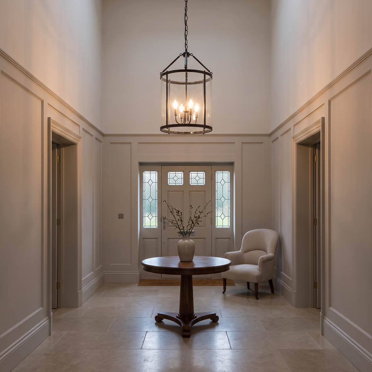 Tristan glass lantern chandelier – glowing in an entrance hall