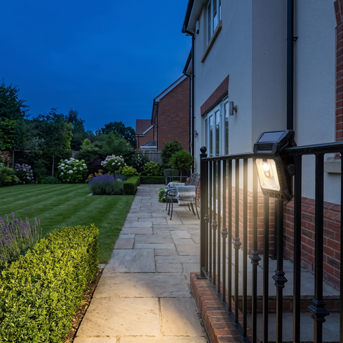 Jago solar sensor light – lighting a garden path