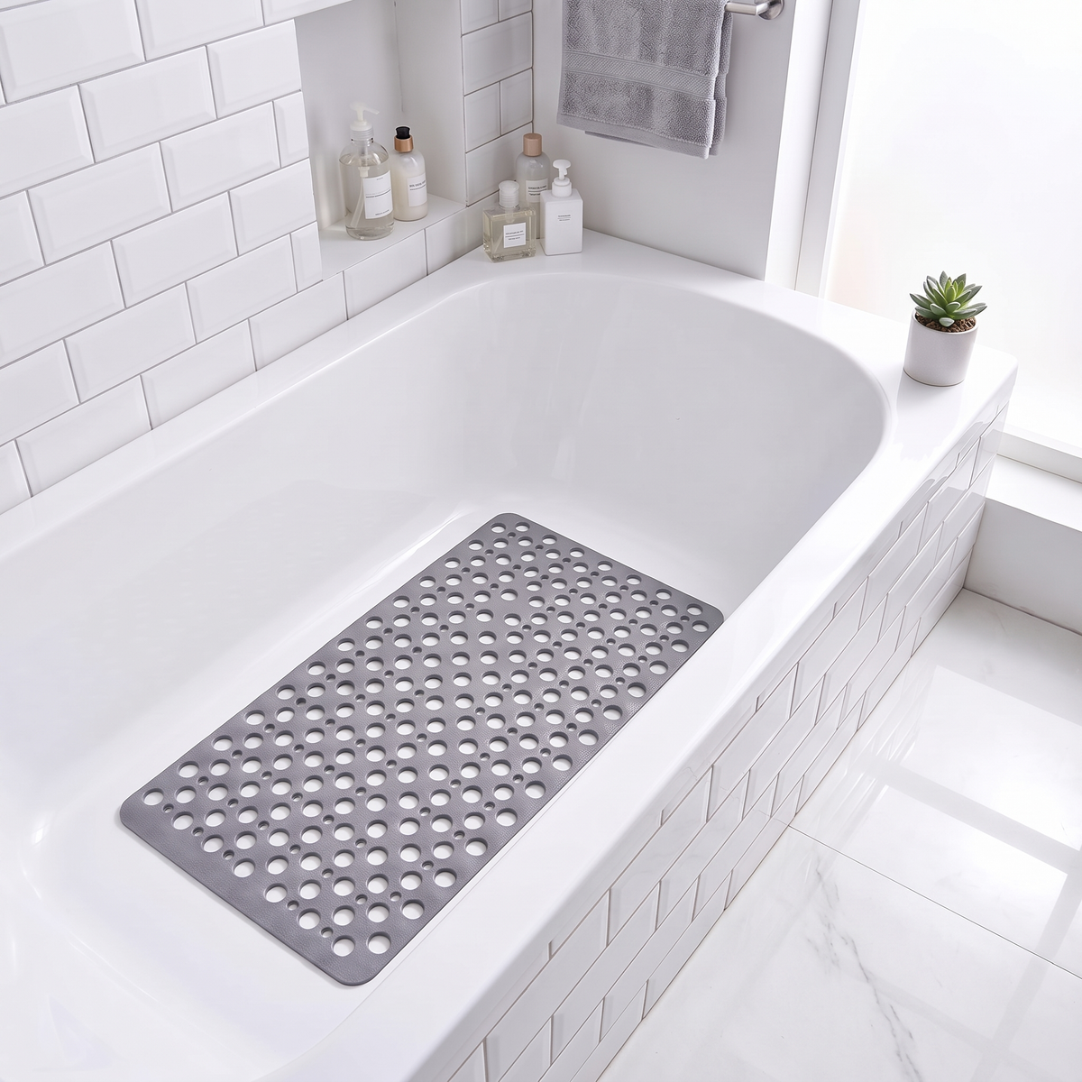 Romy PVC shower mat – inside a bathtub