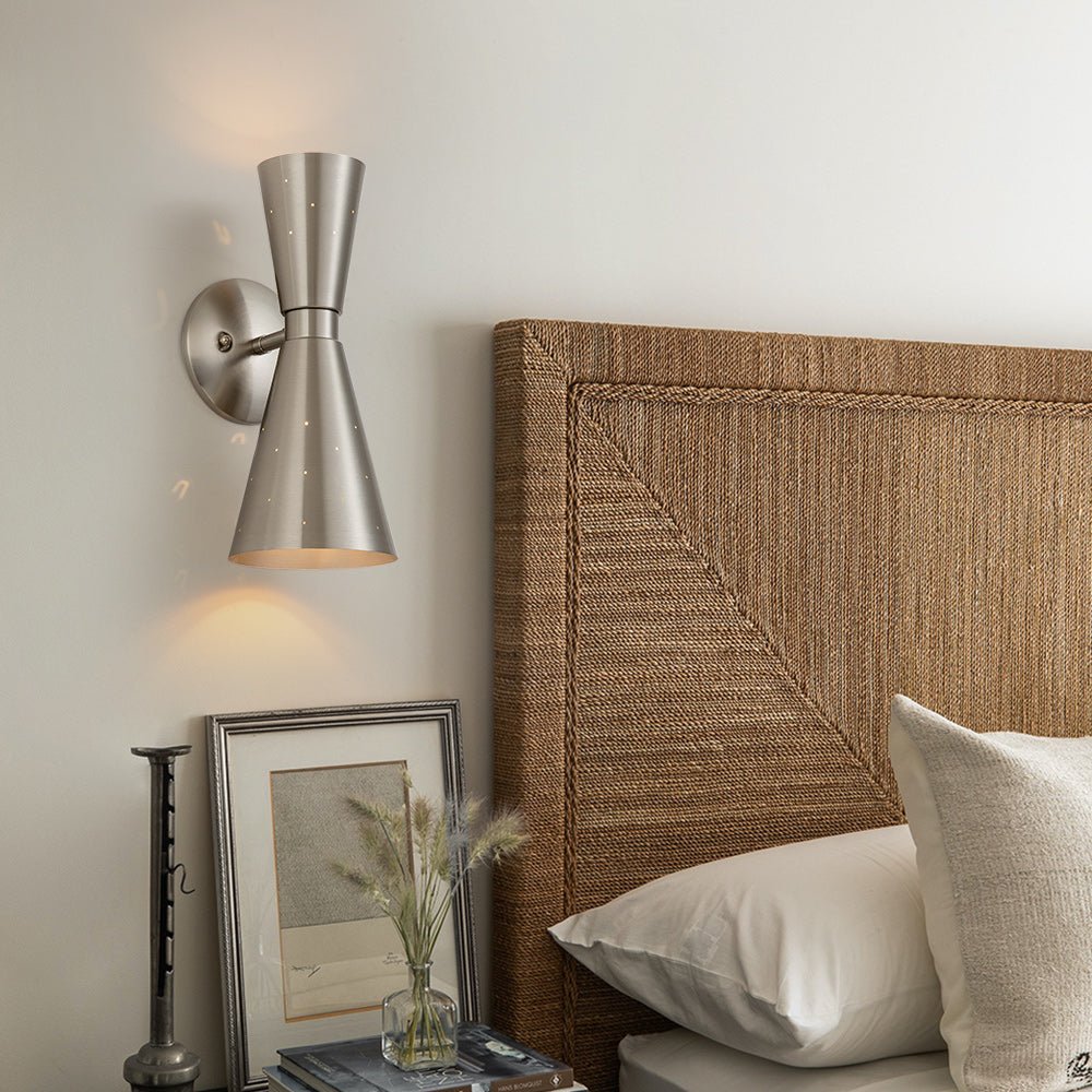 Stellan hourglass wall light – in brass in a bedroom