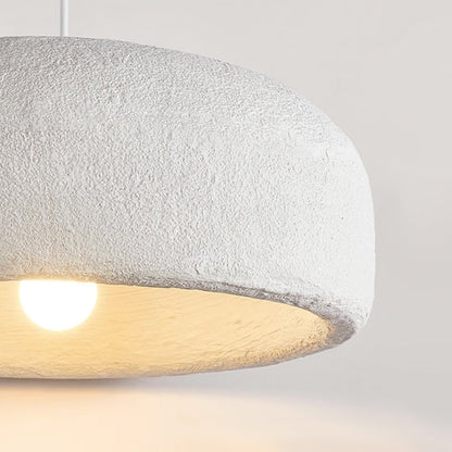Lucienne cloud pendant – lit rim close-up
