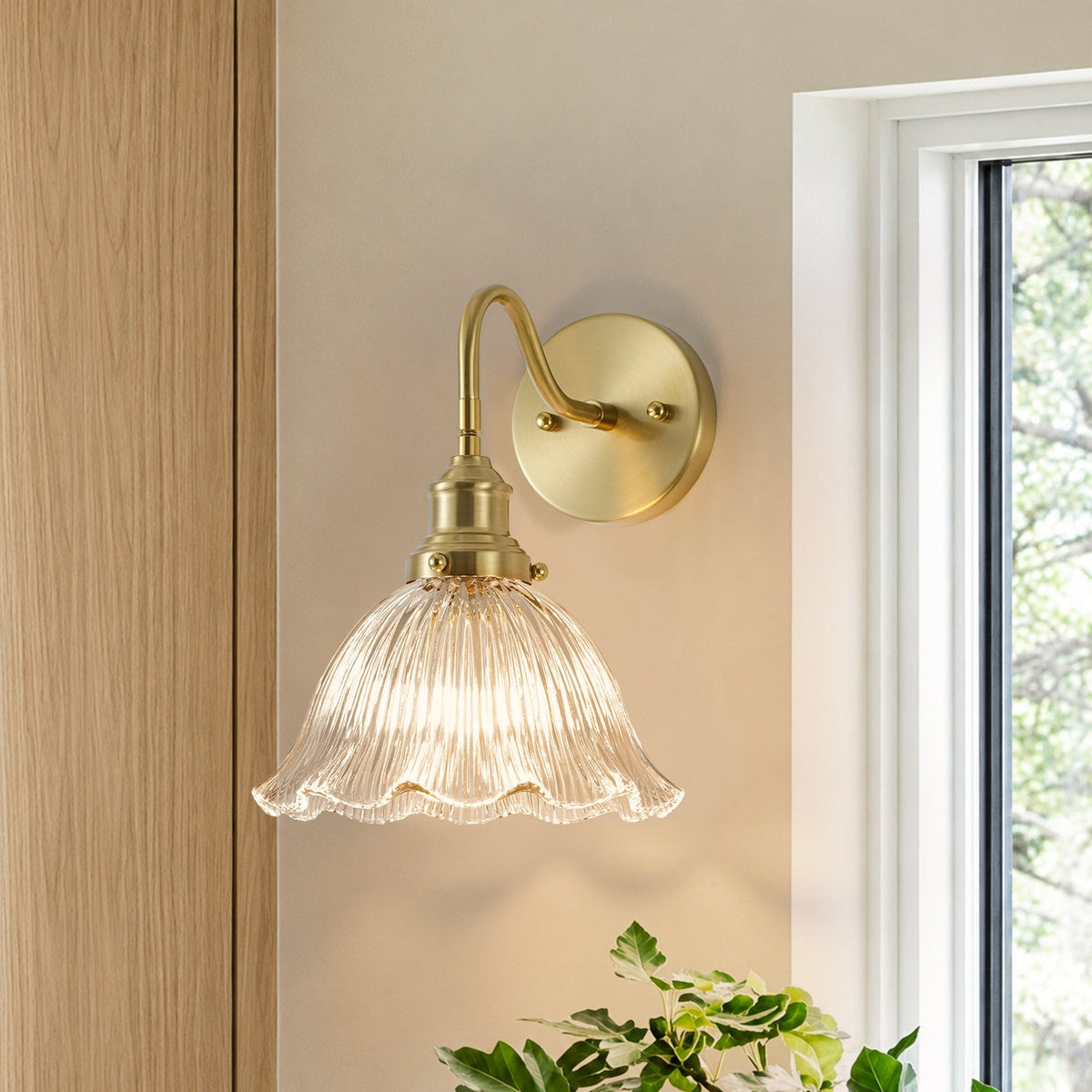 Fiorella flower wall light – in clear glass by a window