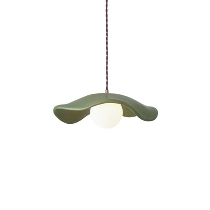 Giselle wavy resin pendant – in green on white