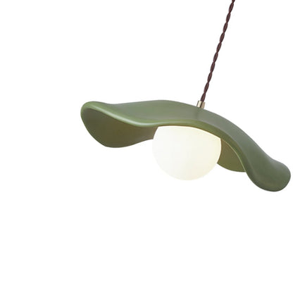 Giselle wavy resin pendant – green shade close-up
